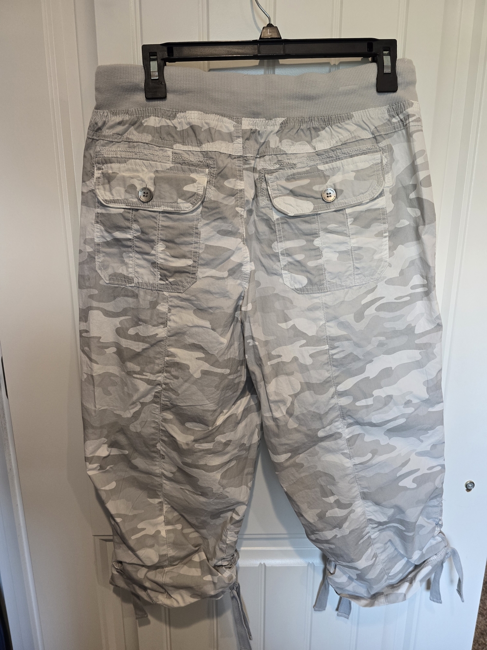 Calvin Klein Gray Camo Drawstring Cargo Capris - Picture 5 of 5